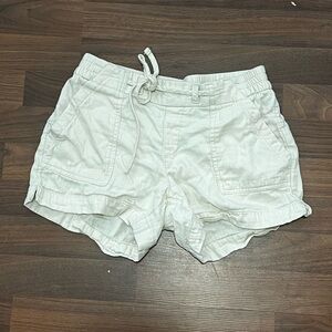 Girls Old Navy shorts. Off white. Size XS.